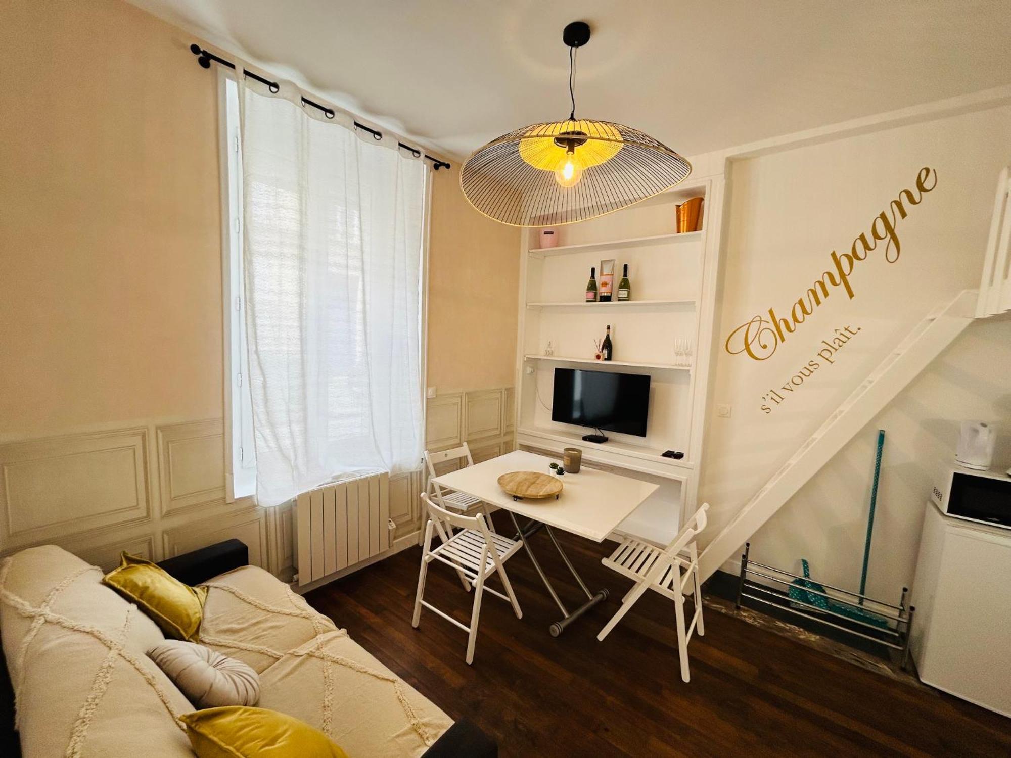 Le Champagne Coquebert Centre-ville Apartment *