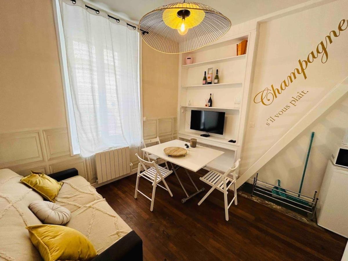 Le Champagne Coquebert Centre-ville Apartment